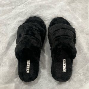 Torrid black fluffy slippers